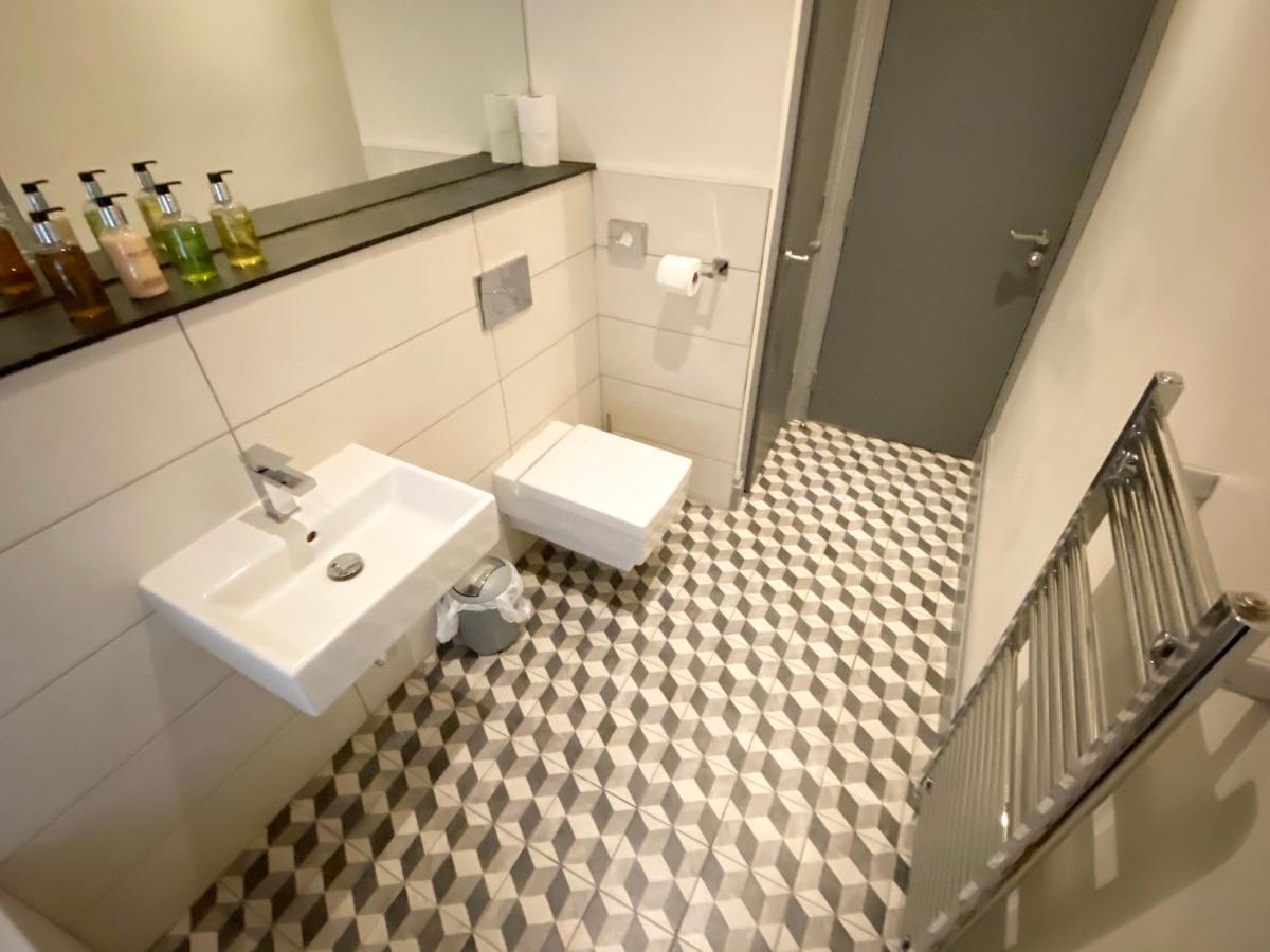 Loft At The Coach House Apartments Лийдс Екстериор снимка
