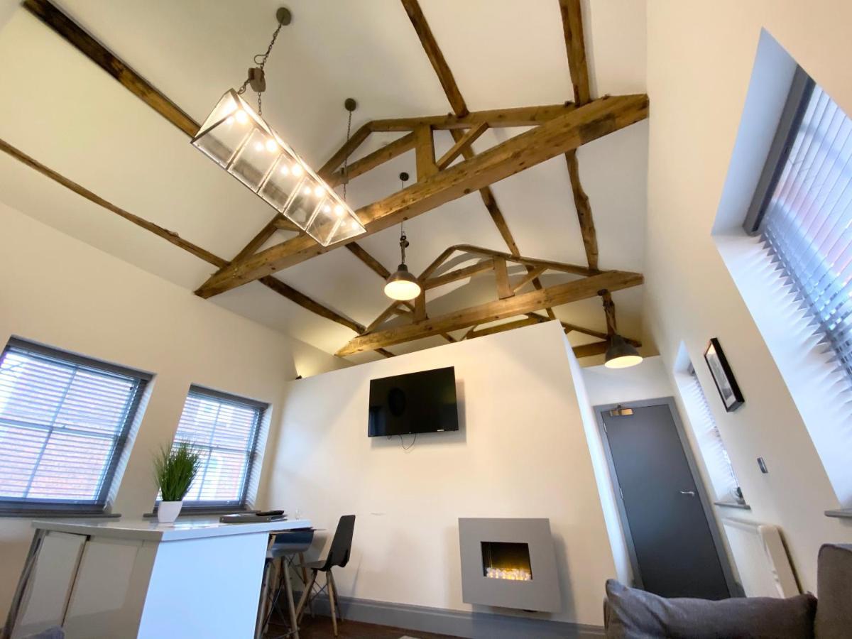 Loft At The Coach House Apartments Лийдс Екстериор снимка