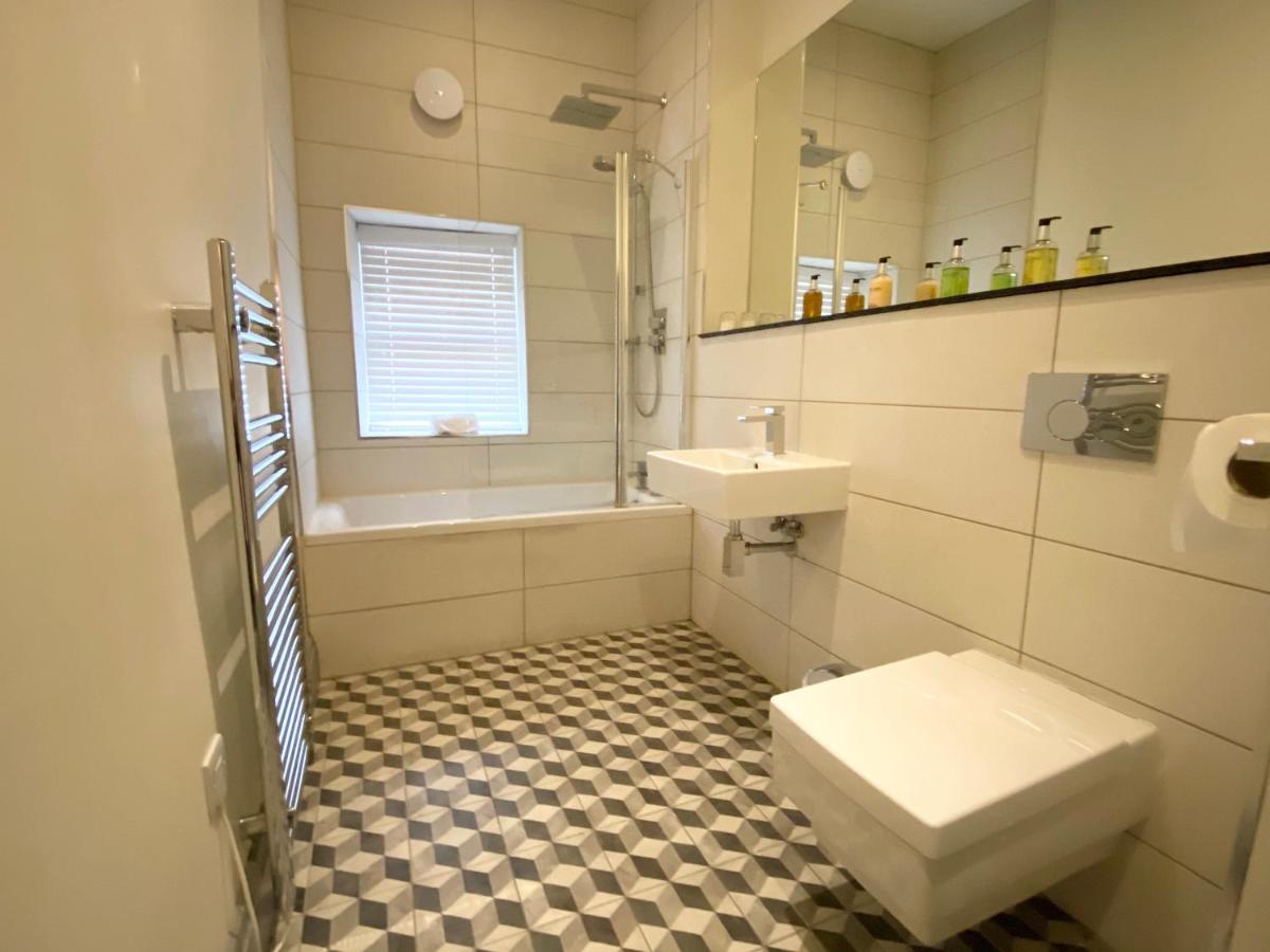 Loft At The Coach House Apartments Лийдс Екстериор снимка