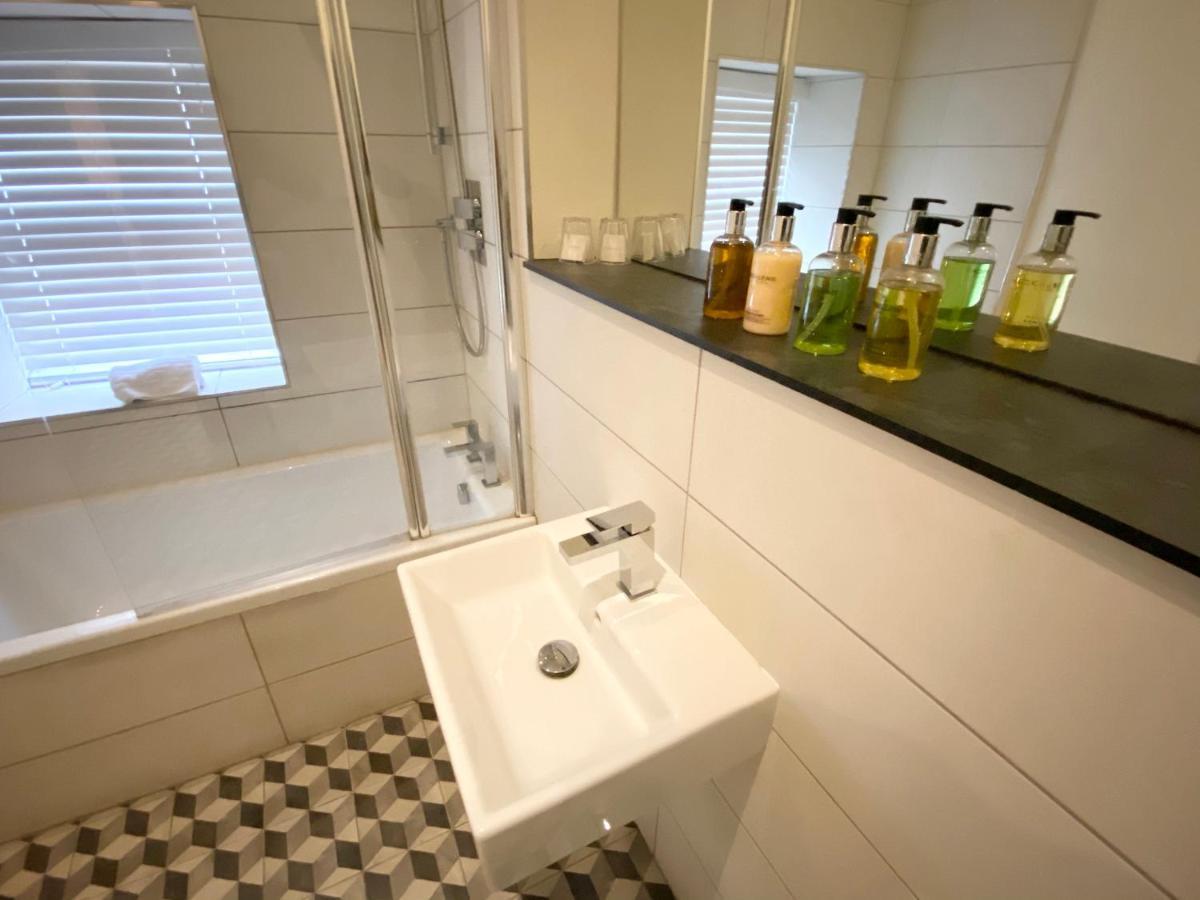 Loft At The Coach House Apartments Лийдс Екстериор снимка